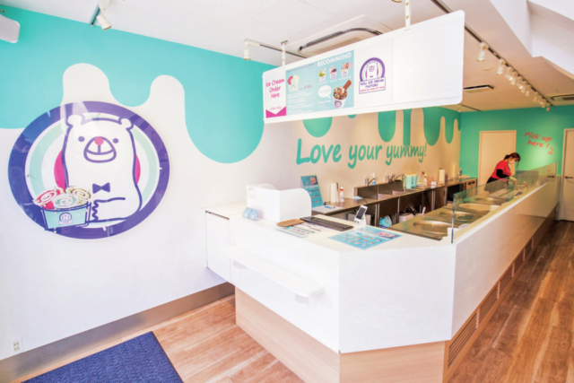 くるくるかわいいロールアイスを自分好みにデコレ―ション♥「ROLL ICE CREAM FACTORY 道頓堀店」