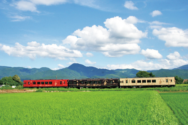 のどかな田園の中を走る列車「田園シンフォニー」<2020年3月運行終了>