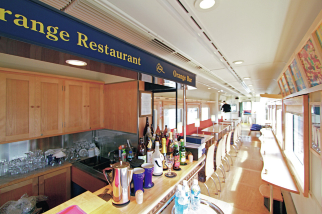 食事や駅マルシェのお買い物! 楽しさ盛りだくさん「おれんじ食堂」