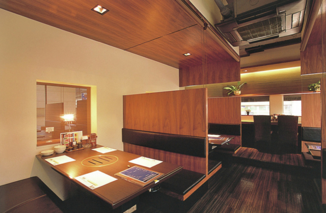 桜のように鮮やかな馬肉が鮮度を物語る「熊本馬肉Dining 馬桜 下通り店」