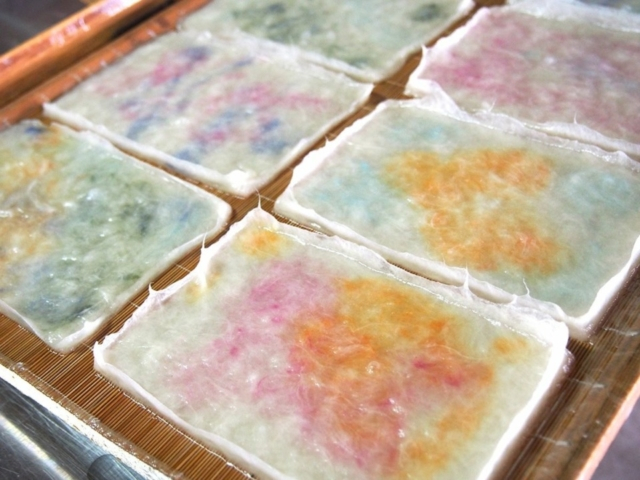 おみやげにもなる!伝統文化の「和紙漉き」を体験