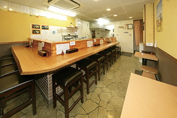 香川で讃岐うどんがおいしいおすすめ店.4 揚げたてかしわがうまいオフィス街の人気店「手打うどん 風月」