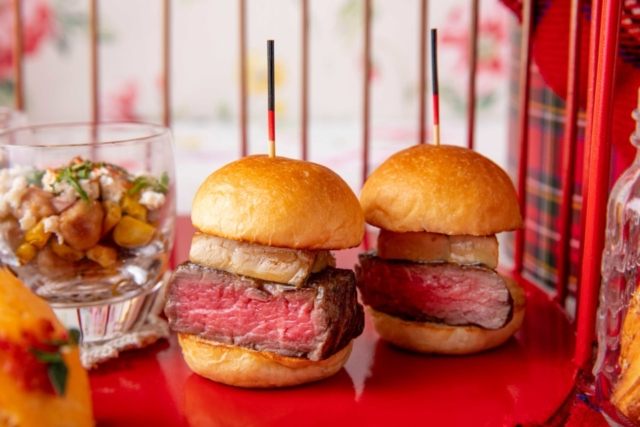 【いちごアフタヌーンティーが楽しめるホテル】5.不思議の国に迷い込んだかのよう!ランチとしてもおすすめ「ヒルトン東京」