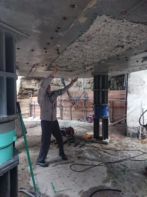 世界初の工法による免振装置