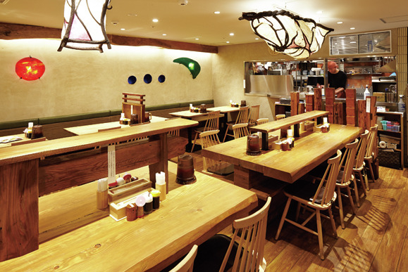 【東京駅グルメランキング第3位】難波千日前 釜たけうどん <東京駅構内>