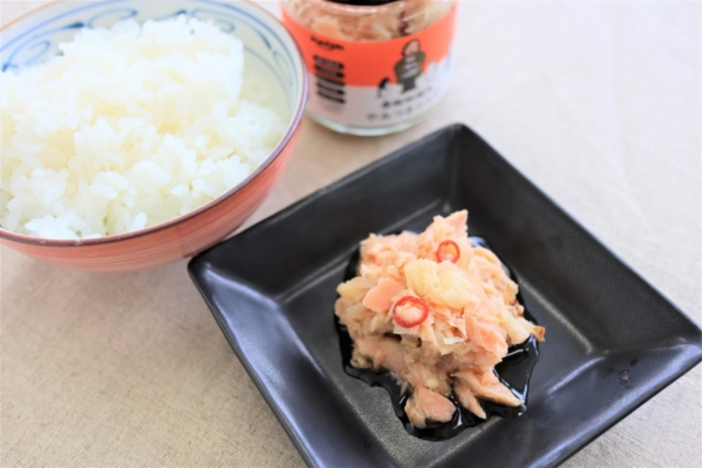 ご飯のお供をお取り寄せ3. ノフレ食品の「南極料理人 やみつきシャケ」(北海道)