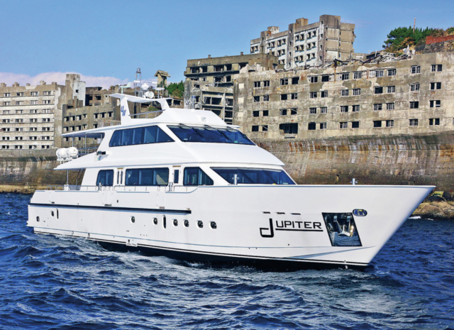 軍艦島上陸・周遊ツアー (軍艦島コンシェルジュ)