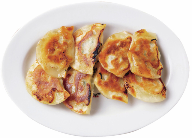 中華メニューも充実。お酒がすすむ餃子「 餃子屋 赤星」