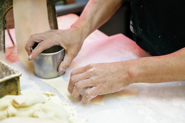 味噌ダレ餃子の発祥店! 神戸牛がうまさの秘密「 元祖ぎょうざ苑」