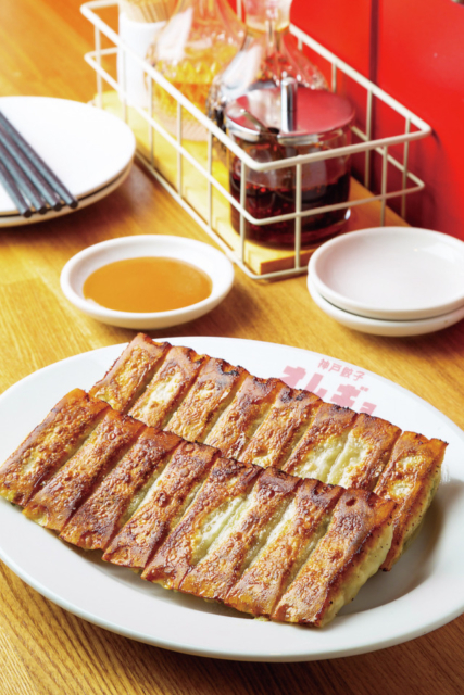 パリっと繊細な焼き上がりにしっかり味で箸がすすむ!「神戸餃子オレギョ 中央店」