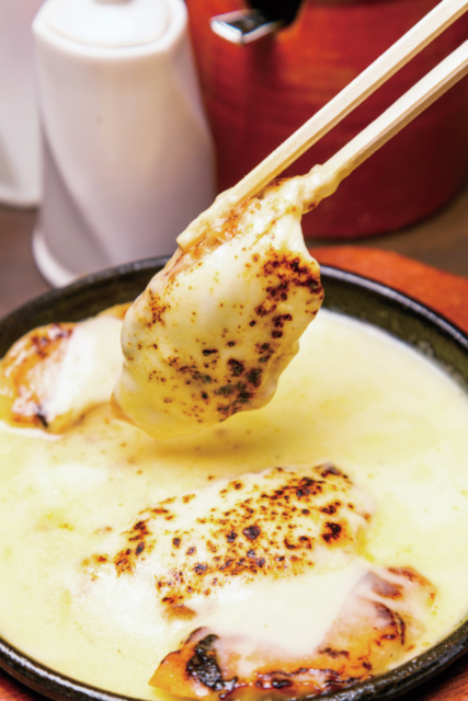 スパイシー系もお任せ! バリエ豊富な餃子「手包み餃子酒場 CHANJA 三宮駅前店」