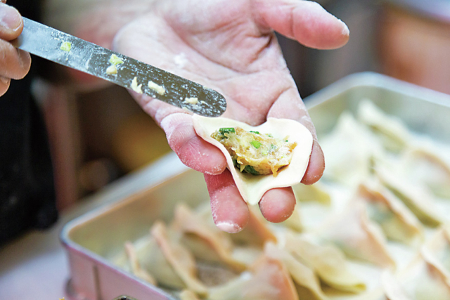味噌ダレ餃子の発祥店! 神戸牛がうまさの秘密「 元祖ぎょうざ苑」