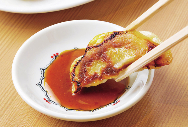 中華メニューも充実。お酒がすすむ餃子「 餃子屋 赤星」