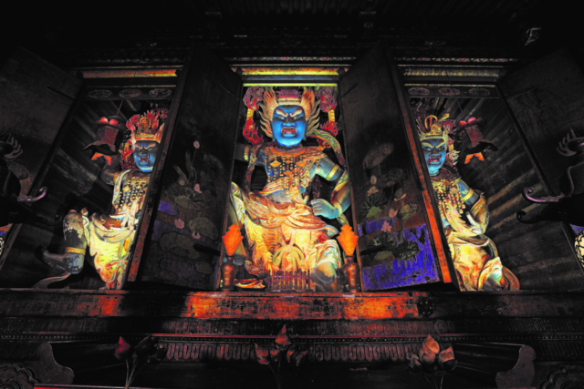 吉野山の桜のライトアップ、花供会式など、金峯山寺の秘仏ご開帳……お花見期間はイベントが満載♪