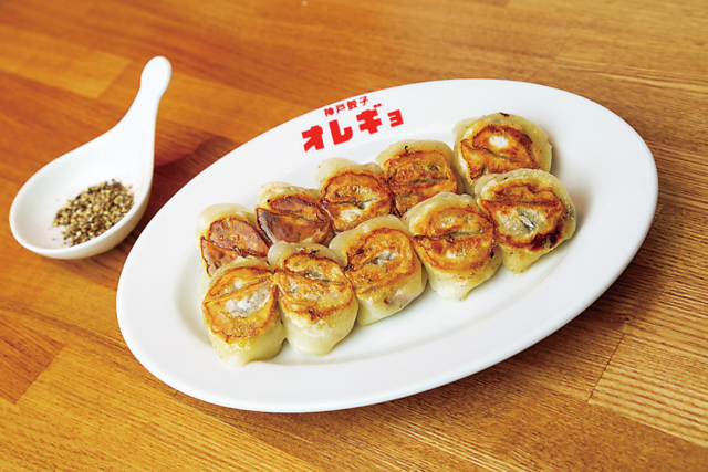 パリっと繊細な焼き上がりにしっかり味で箸がすすむ!「神戸餃子オレギョ 中央店」