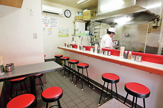 昭和39年から愛されるシンプルな旨みを楽しむ「 赤萬 三宮店」