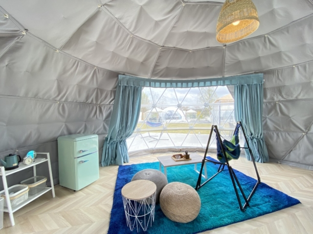 大きく優雅なドームテント