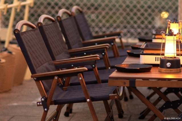 自然の雰囲気満点な「グランピングデッキ」