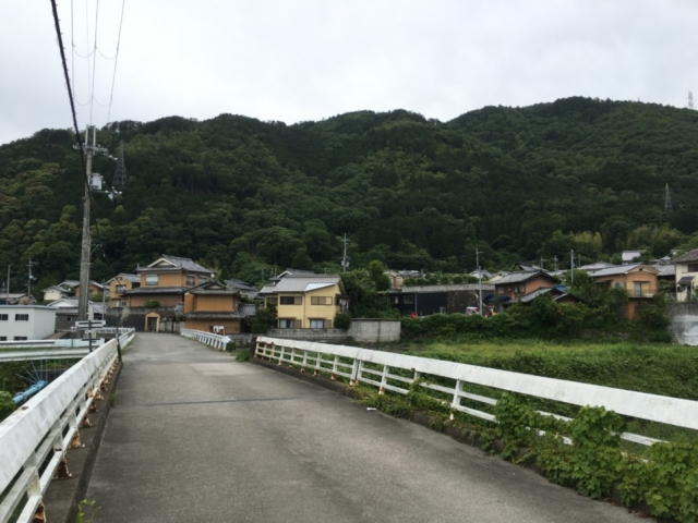 JR馬堀駅からのアプローチ