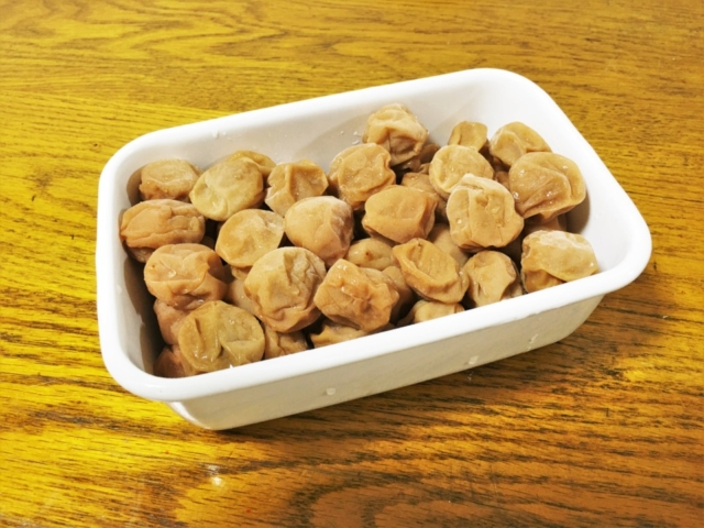 作り方⑤ 完成まで干した梅を寝かせる