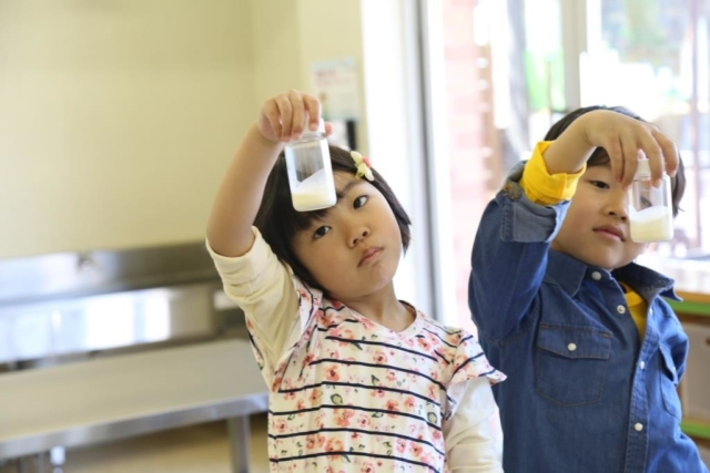 自分で作って食べればおいしさ倍増!バター作り体験!