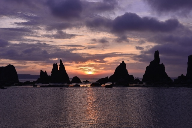【和歌山の超絶景】自然が生み出した芸術品「橋杭岩」~串本町~