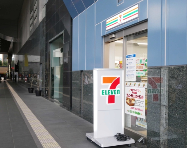駅ビル内のコンビニ