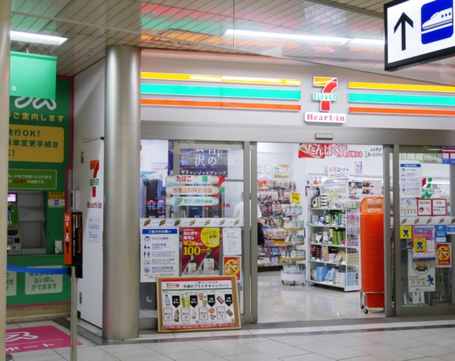 駅ビル内のコンビニ