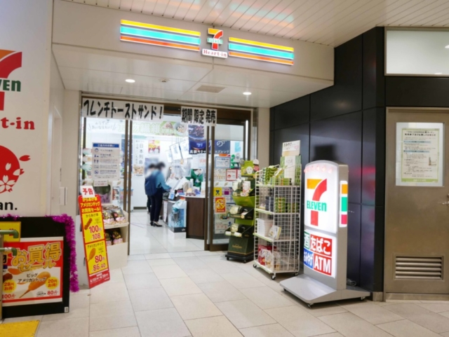 駅ビル内のコンビニ