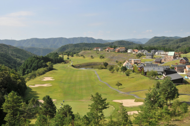 関西・兵庫の一人ゴルフが楽しめるコース1.リゾート感あふれるフラットで雄大なチャンピオンコース「佐用スターリゾートゴルフ倶楽部」(佐用町)