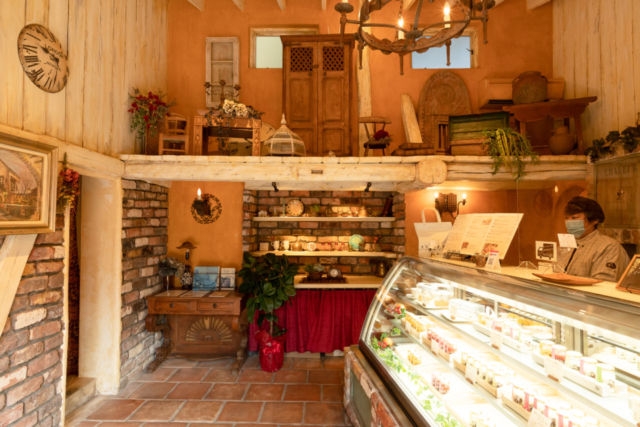 話題のボトルスイーツのお店もニューオープン!