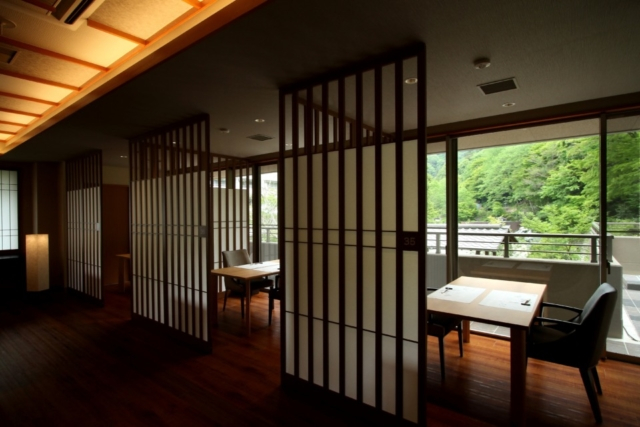 料理は名物のすき焼き「雲海鍋」をぜひ