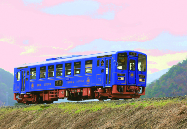 若桜鉄道には、おしゃれな観光列車が運行中!