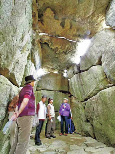 【奈良ドライブの必見スポット】④今だ謎を封印する日本最大級の方墳「石舞台古墳」