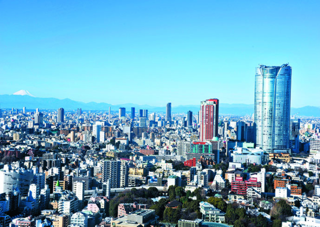 「東京タワー」の展望台で浴衣デート。東京の街を一緒に眺めよう