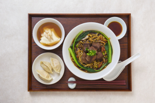 大阪の台湾料理店:汁あり担担麵 【騒豆花】 香る花山椒と自家製辣油の刺激を濃厚な白胡麻スープがまとめあげる