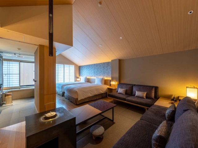 客室はすべて温泉付き!香り豊かな檜風呂で贅沢な湯あみを