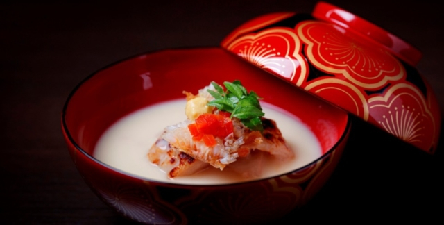 料理は伝統の日本料理に遊び心をプラス