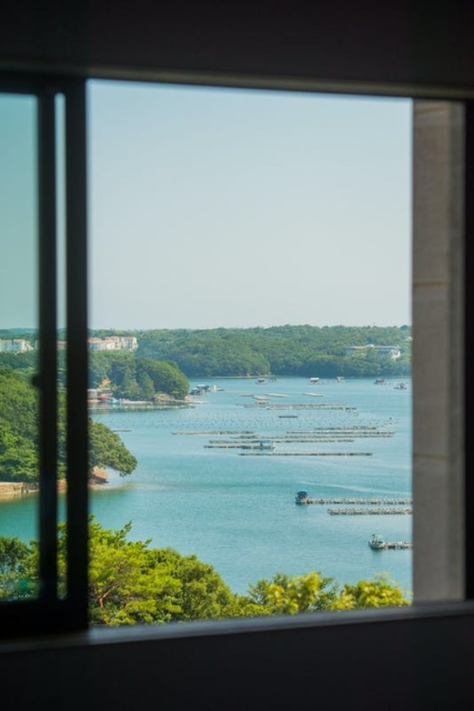 洗練されたインテリアが美しいゲストルーム