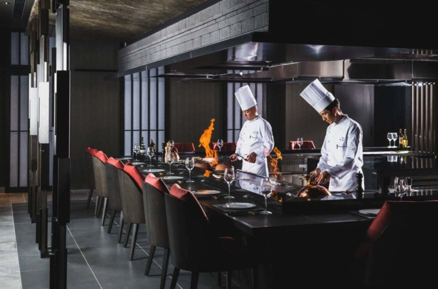 食事は現代日本料理とグリル料理の2タイプ