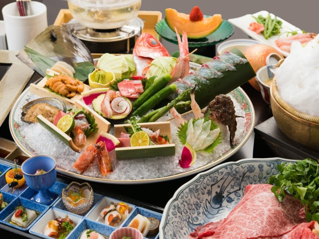 料理は名物のすき焼き「雲海鍋」をぜひ