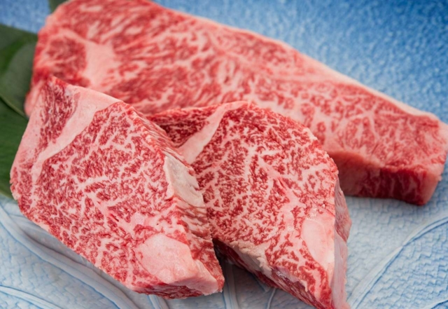 料理は名物のすき焼き「雲海鍋」をぜひ