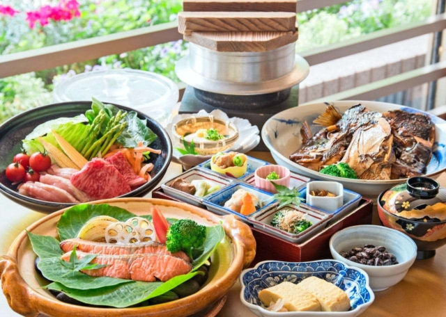 料理は名物のすき焼き「雲海鍋」をぜひ