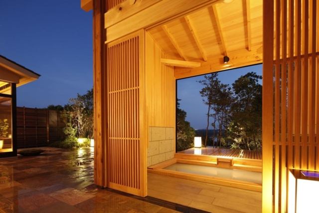 客室は全露天風呂付きのスイート仕様