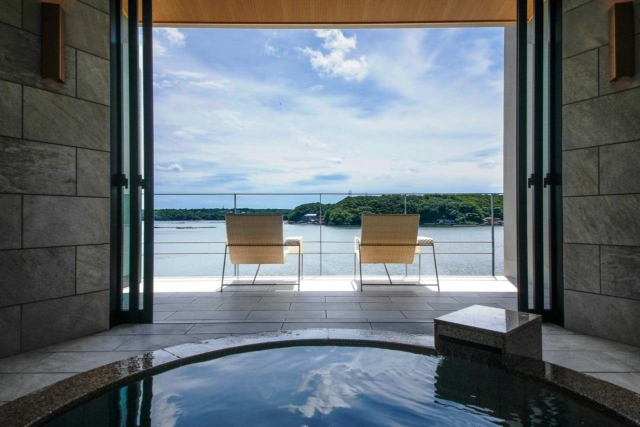 客室は全露天風呂付きのスイート仕様