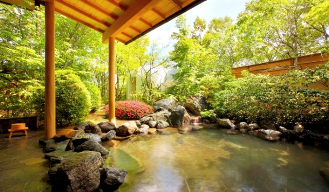 東北を代表する名湯と庭園美に癒やされる