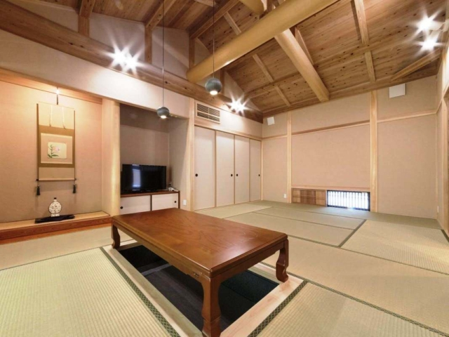 離れの客室は木の国ならではの芳しい造り