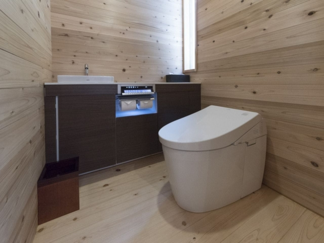 離れの客室は木の国ならではの芳しい造り