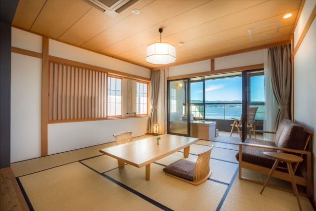 気候を考慮した半露天風呂付きの客室