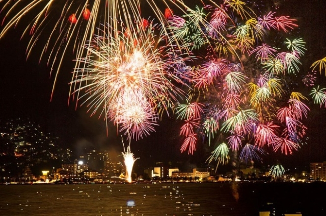 諏訪湖の眺めを掌にする絶景露天風呂